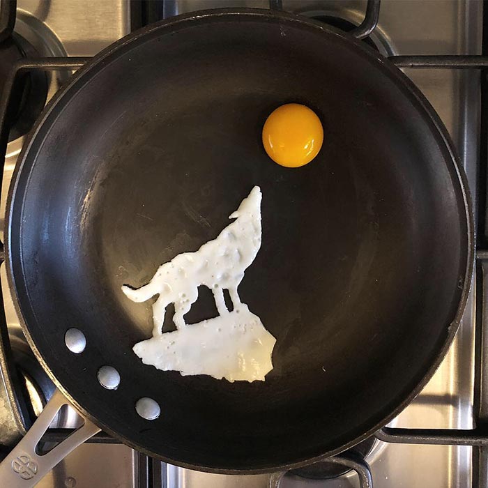 Επικό έργο τέχνης με τηγανητό αυγό | Φωτογραφία της ημέρας