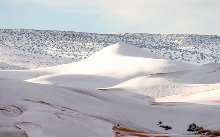 Απίστευτες φωτογραφίες από την έρημο Σαχάρα, όπου χιόνισε για τρίτη φορά τα τελευταία 40 χρόνια! (1)