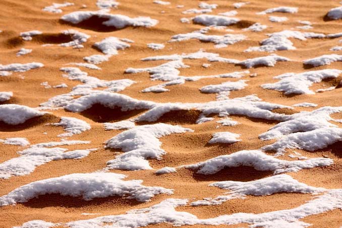 Απίστευτες φωτογραφίες από την έρημο Σαχάρα, όπου χιόνισε για τρίτη φορά τα τελευταία 40 χρόνια! (4)