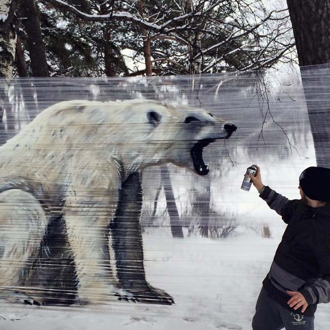 Καλλιτέχνης ζωγραφίζει ζώα στο δάσος με σπρέι πάνω σε διάφανη μεμβράνη (5)