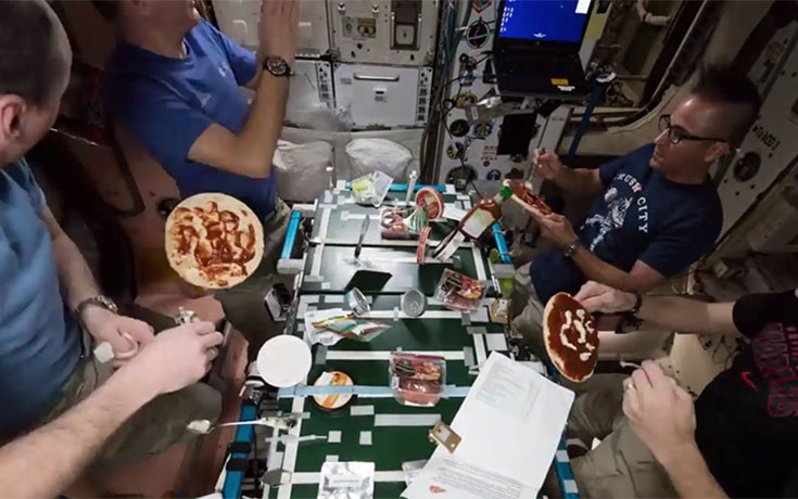 Βραδιά πίτσας στο Διεθνή Διαστημικό Σταθμό
