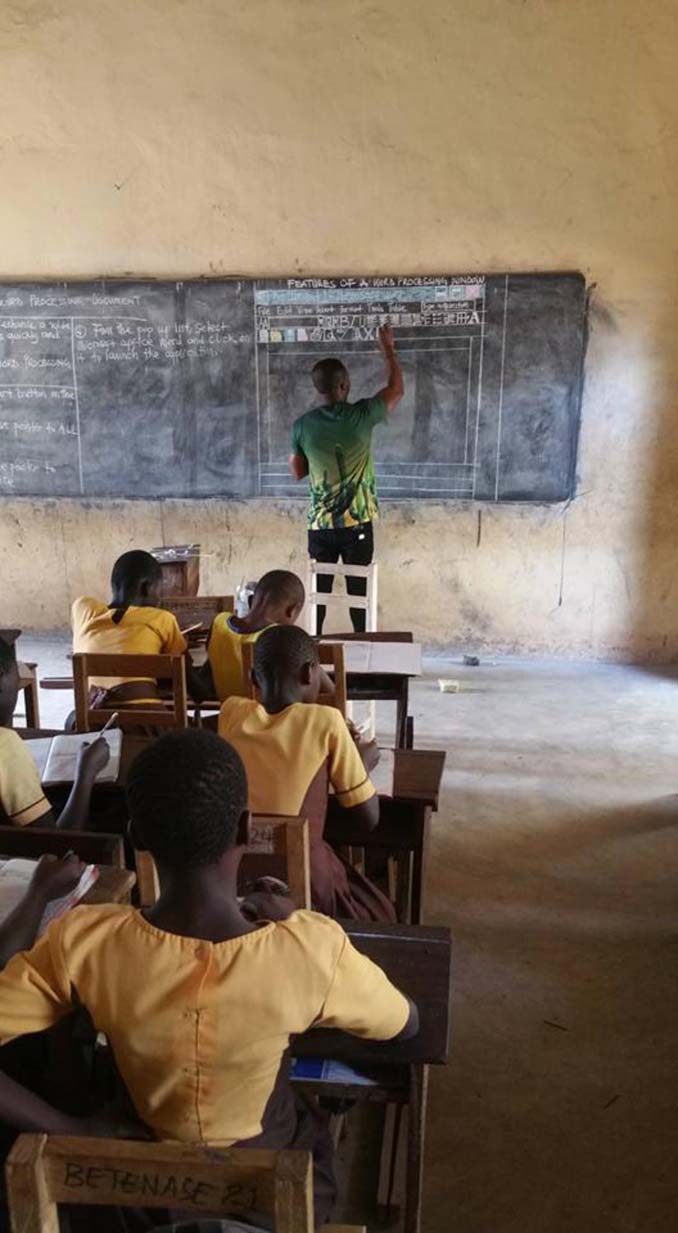 Καθηγητής στη Γκάνα διδάσκει Microsoft Word χωρίς Η/Υ (2)