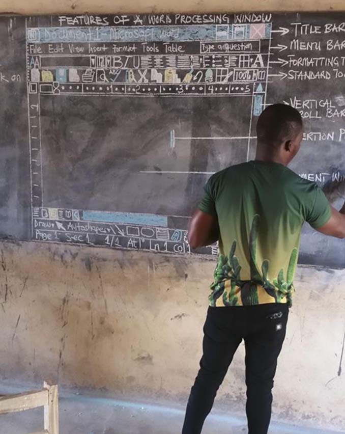 Καθηγητής στη Γκάνα διδάσκει Microsoft Word χωρίς Η/Υ (4)