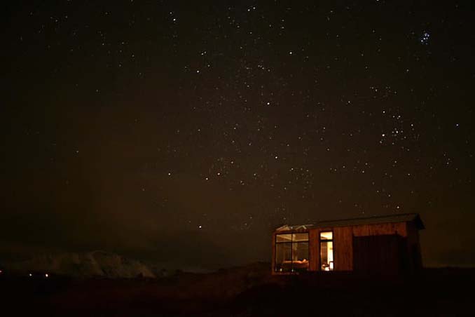 Ονειρική γυάλινη καλύβα στην Ισλανδία για να θαυμάζεις το Βόρειο Σέλας από το κρεβάτι σου (8)