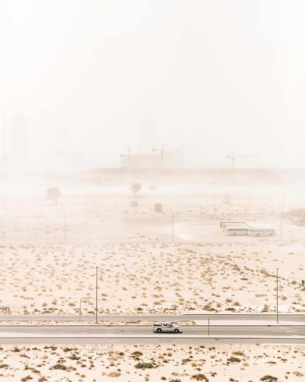 Εκπληκτικές φωτογραφίες δείχνουν την έρημο να κατακτά το Ντουμπάι και το Αμπού Ντάμπι (10)