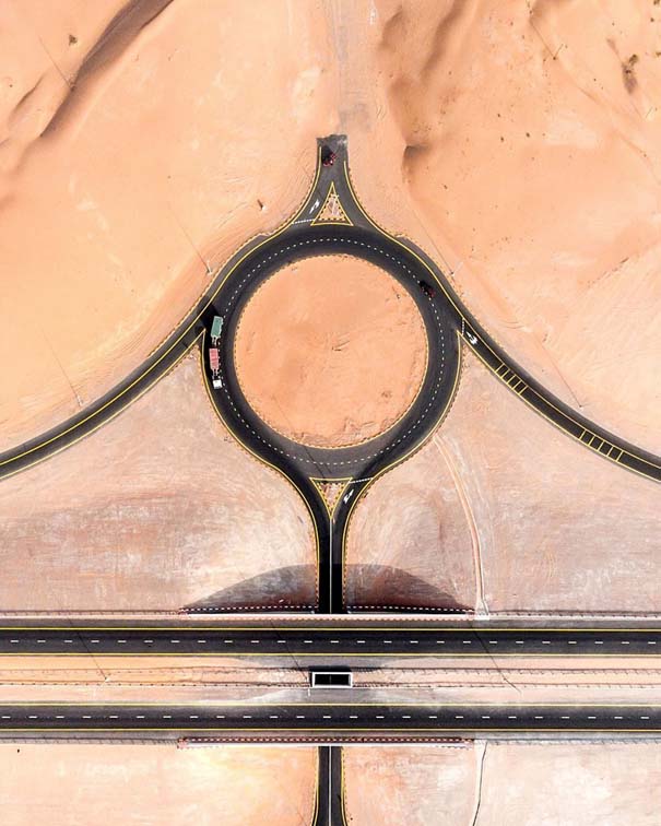 Εκπληκτικές φωτογραφίες δείχνουν την έρημο να κατακτά το Ντουμπάι και το Αμπού Ντάμπι (14)